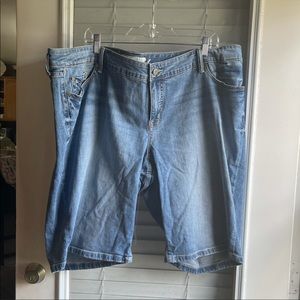 Torrid size 26 Bermuda Shorts EUC